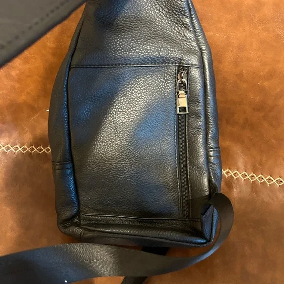 Black Leather crossbody Sling Bag unisex genuine leather black - Picture 3 of 6